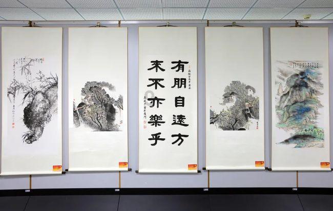 女孩12岁男孩21岁结婚犯法吗游戏画面